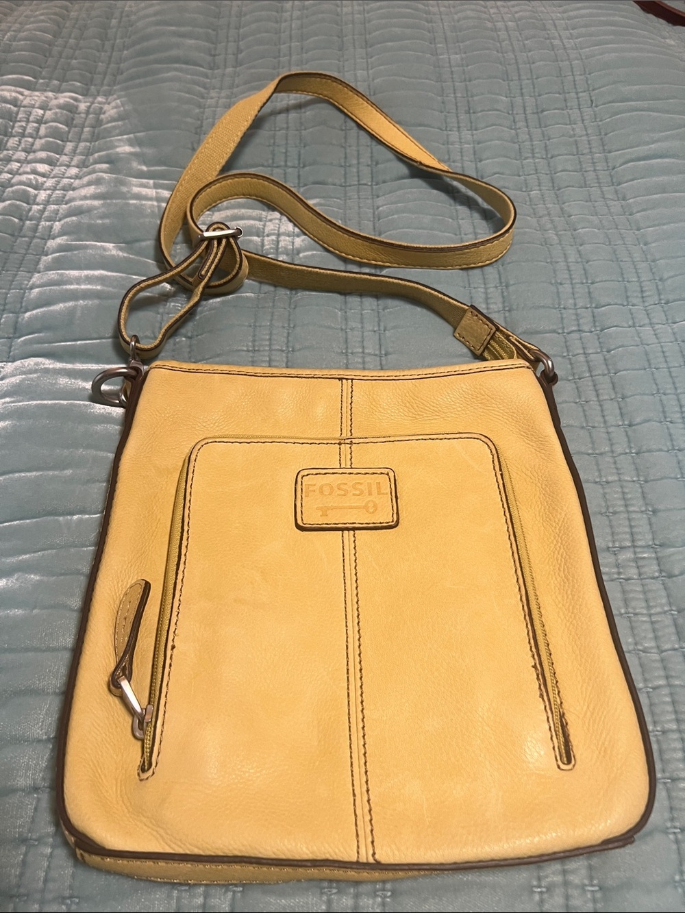 Fossil Yellow Leather Crossbody Shoulder Bag new w/o tag.
